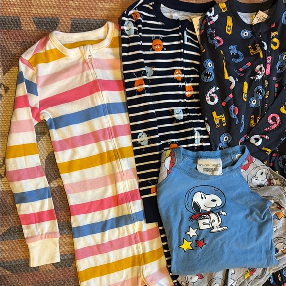 Kids 5T One Piece Pajama Set BUNDLE!!! - Multicolor - Picture 5 of 9